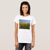 黄色い野の花の畑 Tシャツ (正面フル)