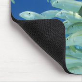 黄色い金魚を持つ黄色ストライプの外科の魚 マウスパッド (コーナー)