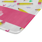 黄色い鉛筆と白いスクラブ カッティングボード (角)