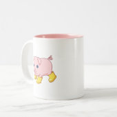 黄色い長靴を履いたかわいい子豚 ツートーンマグカップ (正面左)