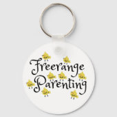 黄色い雛を持つFreerange育児どこでも キーホルダー (裏面)