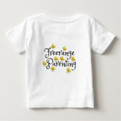 黄色い雛を持つFreerange育児どこでも ベビーTシャツ (裏面)