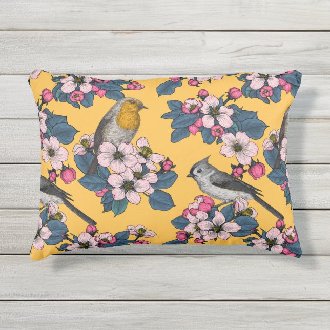黄色い鳥と花 アウトドアクッション (正面)