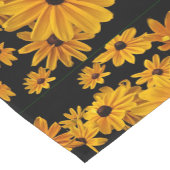 黄色い黒によって注目されるスーザンの花の不足分のテーブルのランナー ショートテーブルランナー (コーナー)