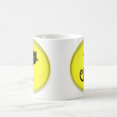 黄色い3D円のデザインのかわいい黒猫の漫画 コーヒーマグカップ (中央)