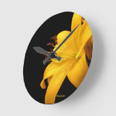 黄色いLilly ラウンド壁時計 (傾斜)