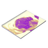 黄色および紫色の芸術家インスパイアパグのプリント ノートブック (左側)