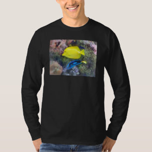 黄色および青の独特の味の魚 Tシャツ