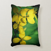 黄色かわいらしゼラニウム野花 アクセントクッション (正面(垂直))
