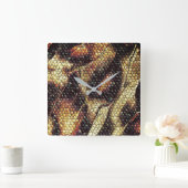 黄色がかった黒い斑点のある爬虫類の皮膚？ スクエア壁時計 (ホーム)