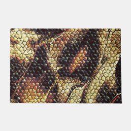 黄色がかった黒い斑点のある爬虫類の皮膚？ ドアマット