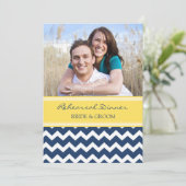 黄色く青いシェブロンの写真のリハーサルのディナー・パーティ 招待状 (スタンド正面)