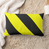 黄色く黒い関心の警告は縞で飾ります ランバークッション (ブランケット)