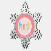 黄色く、ピンク、青椅子に関係します スノーフレークピューターオーナメント (右)