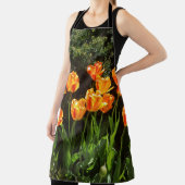 黄色とオレンジのチューリップのエプロン エプロン (インサイチュ)