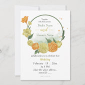 黄色とオレンジ色の花の緑のリース結婚ズ 招待状 (正面)