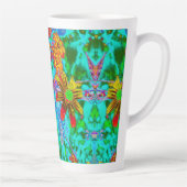 黄色とオレンジ色の花を持つアクアトロピカル カフェラテマグ (右)