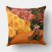 黄色とサンゴのミームを持つカボチャ クッション (裏面)