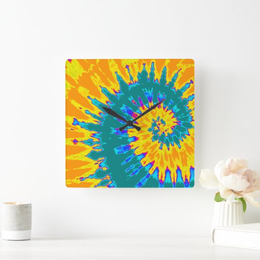 黄色とティール（緑がかった色）スパイラル絞り染め時計 スクエア壁時計 (ホーム)