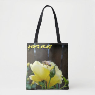 黄色とピンクの花にミツバチ トートバッグ