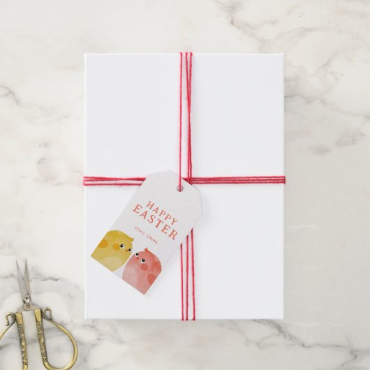 黄色とピンクの2羽の鶏を持つハッピーイースター ギフトタグ (より糸付き)
