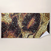 黄色と暗い斑点の爬虫皮？スロー ビーチタオル (正面)