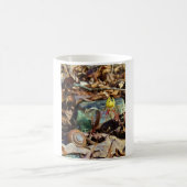 黄色と梅のスイレンとカタツムリ コーヒーマグカップ (中央)