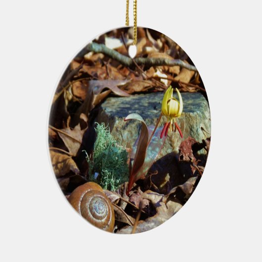 黄色と梅のスイレンとカタツムリ セラミックオーナメント (右)