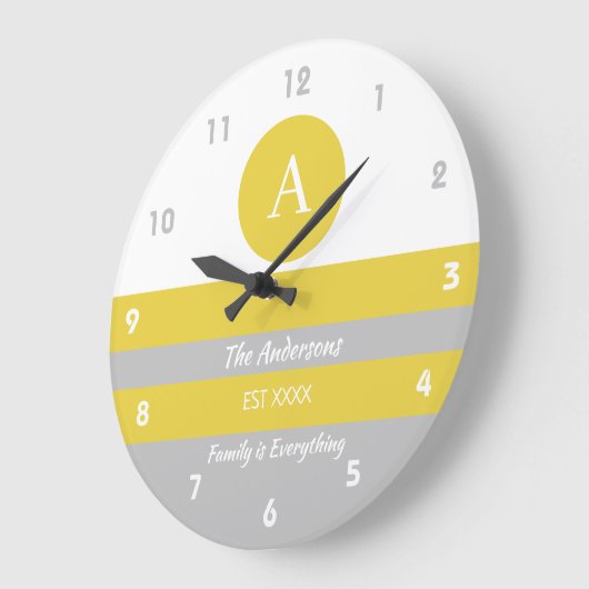 黄色と灰色のストライプのファミリ名 ラージ壁時計 (傾斜)
