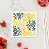 黄色と灰色の炭のモダンフローラ スタンダードカクテルナプキン (インサイチュ)