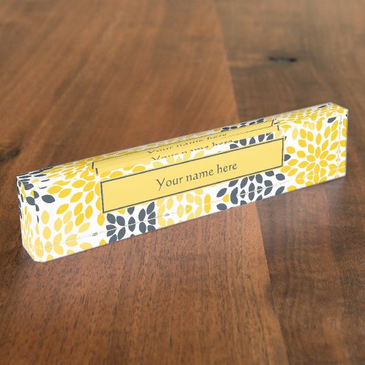 黄色と灰色の炭のモダンフローラ デスクネームプレート (側面)