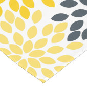 黄色と灰色の炭のモダンフローラ ロングテーブルランナー (コーナー)