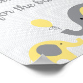 黄色と灰色の象のベビー徴候の予測 ポスター (角)