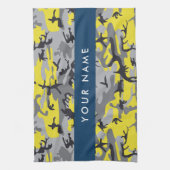 黄色と灰色の迷彩自分の名前をパーソナライズ キッチンタオル (縦)