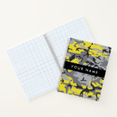 黄色と灰色の迷彩自分の名前をパーソナライズ ノートブック (内部)