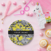 黄色と灰色の迷彩自分の名前をパーソナライズ ペーパープレート (パーティー)