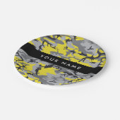 黄色と灰色の迷彩自分の名前をパーソナライズ ペーパープレート (アングル)