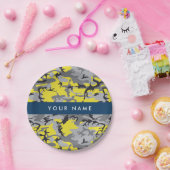 黄色と灰色の迷彩自分の名前をパーソナライズ ペーパープレート (パーティー)