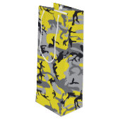 黄色と灰色の迷彩自分の名前をパーソナライズ ワインギフトバッグ (裏面アングル)