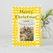 黄色と白のチェック柄のレトロなクリスマスホリデー家族 シーズンカード (スタンド正面)