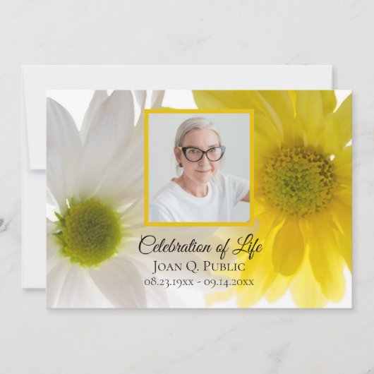 黄色と白のデイジーの花のお祝い 招待状 (正面)