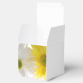 黄色と白のデイジー結婚ズ フェイバーボックス (オープン)