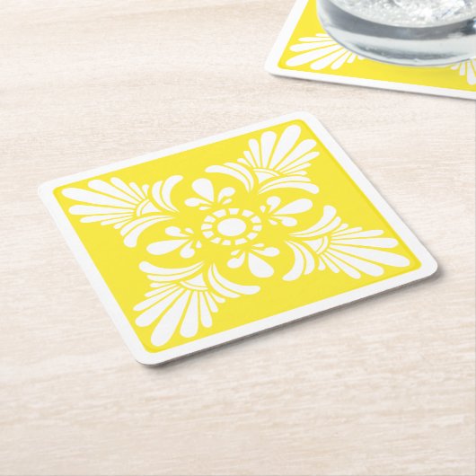 黄色と白の地中海のタパターン(の模様が)あるイル スクエアペーパーコースター (アングル)