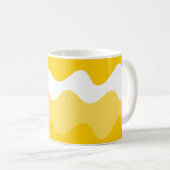 黄色と白の水平方向の波型パターン コーヒーマグカップ (正面右)
