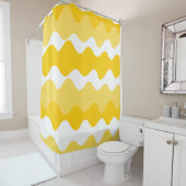 黄色と白の水平方向の波型パターン シャワーカーテン (インサイチュ)