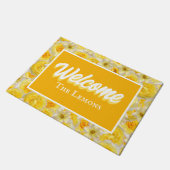黄色と白の花柄　お名前入り　玄関　ウェルカムボード ドアマット (アングル)