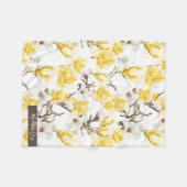 黄色と白マグノリア花の水色パターン フリースブランケット (正面(横))