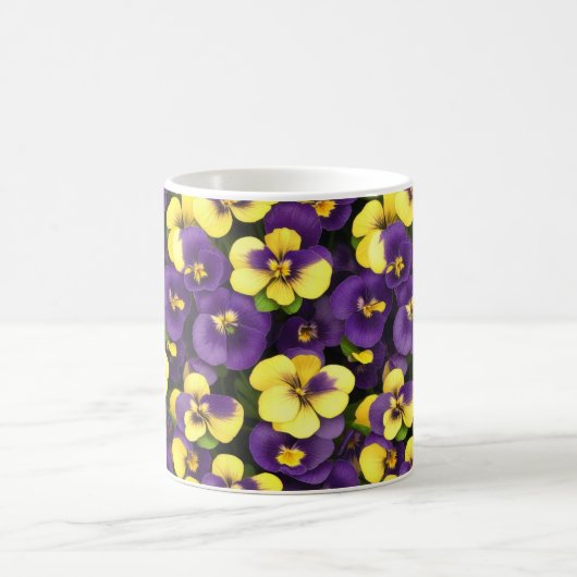 黄色と紫のパンジーの花 コーヒーマグカップ (中央)