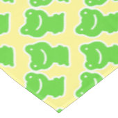 黄色と緑のカエルのパターン テーブルクロス (アングル)