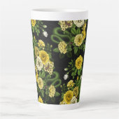 黄色と緑のバラに隠れている カフェラテマグ (正面)